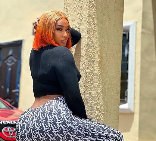 I’m Still Waiting For The Right Man, I Don’t Ever Want To Get Divorced-Lizzy Gold