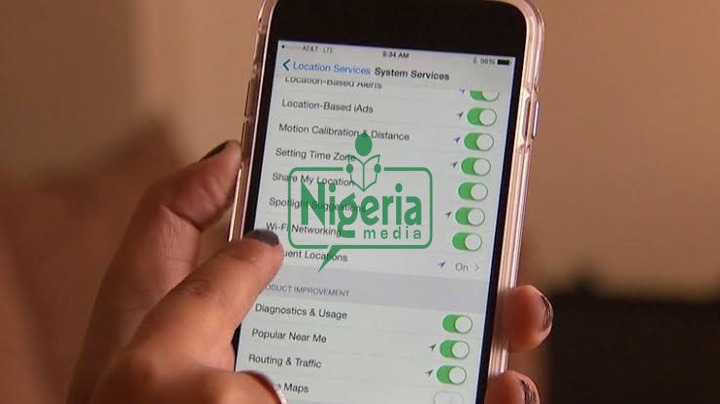 DeSigns That Your Phone Is Being Monitored
