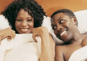 Four 4 reasons why couples should sleep nakéd