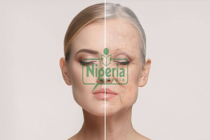 Symptoms & Signs That A Woman Is Starting To Age