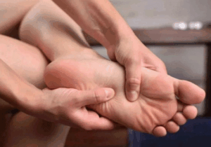 BREAKING NEWS: Four symptoms of type 2 diabetes which appear in your feet – what to watch for
