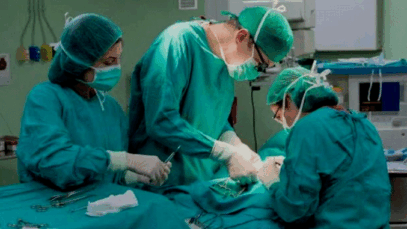 2 Reasons Why Doctors Wear Green or Blue Attire During Operation