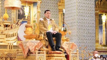 4 Wives, 300 Cars, 38 Private Jets And Gold Boats: Meet The Richest King In The World