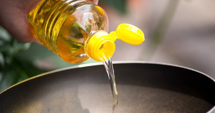 4 Cooking Oils In Your Kitchen That Can Lead To Cancer